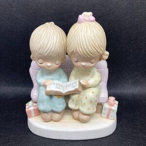 Original 21 No mark Precious Moments "Unto Us A Child Is Born" figurine